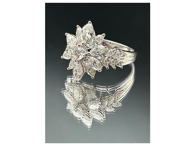 Autre Marque Anello La Regina in Oro Bianco 18k con 21 Diamanti Naturali - vista 9