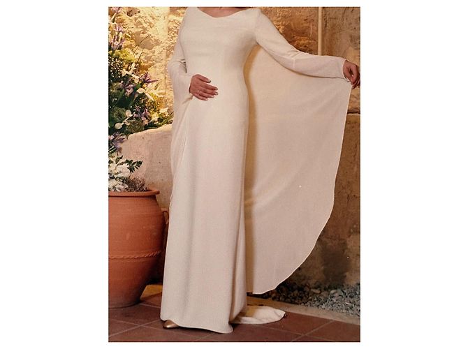Sybilla Custom Haute Couture Seidencrepe Brautkleid mit Cape Roh - Ansicht 2