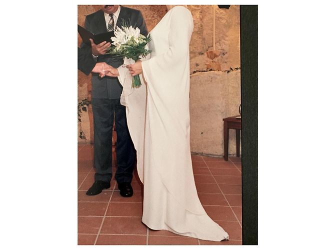Sybilla Custom Haute Couture Seidencrepe Brautkleid mit Cape Roh - Ansicht 3