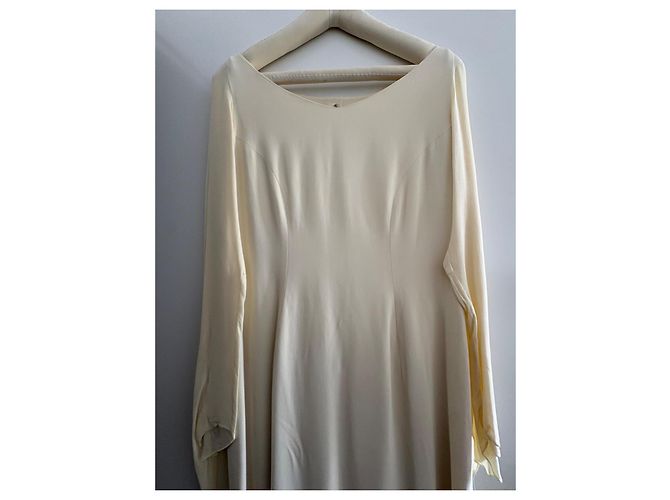 Sybilla Custom Haute Couture Seidencrepe Brautkleid mit Cape Roh - Ansicht 6