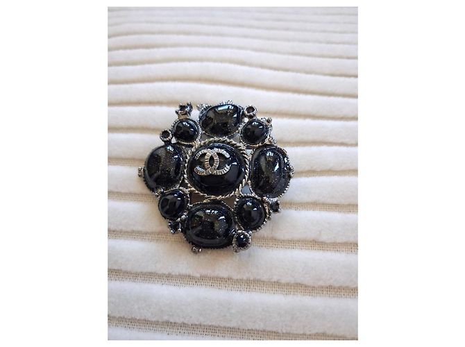 Chanel Brosche mit CC-Logo Schwarz - Ansicht 2