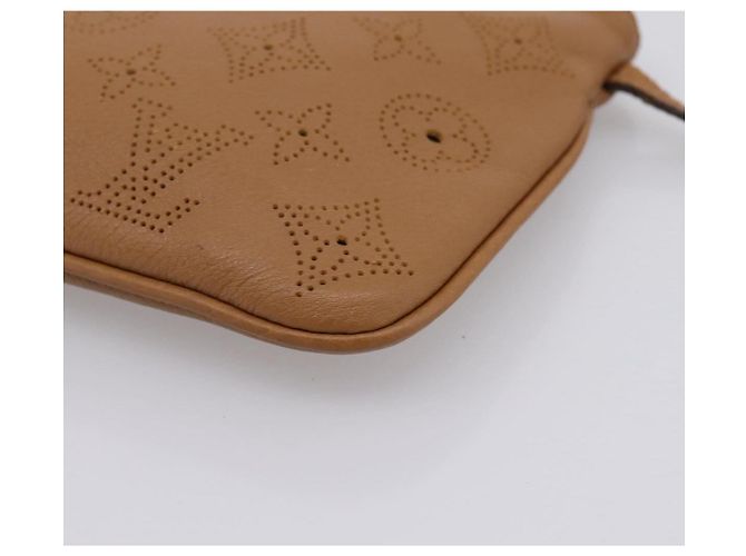 LOUIS VUITTON Mahina Selene PM Pouch Leather Caramel LV Auth 203909V Karamell - Ansicht 16