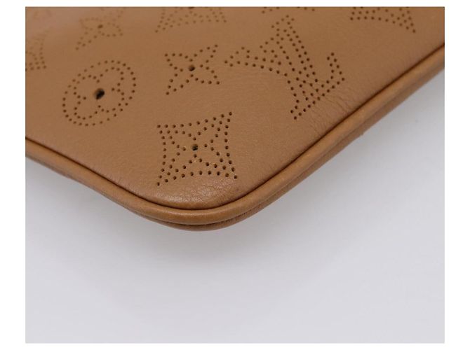 LOUIS VUITTON Mahina Selene PM Pouch Leather Caramel LV Auth 203909V Karamell - Ansicht 17