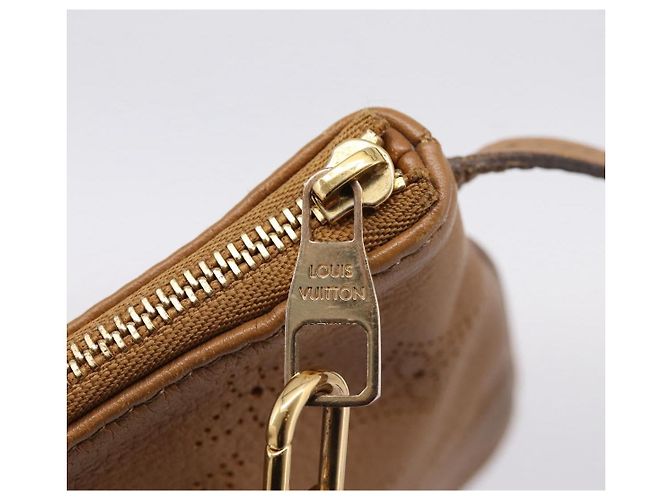 LOUIS VUITTON Mahina Selene PM Pouch Leather Caramel LV Auth 203909V Karamell - Ansicht 9