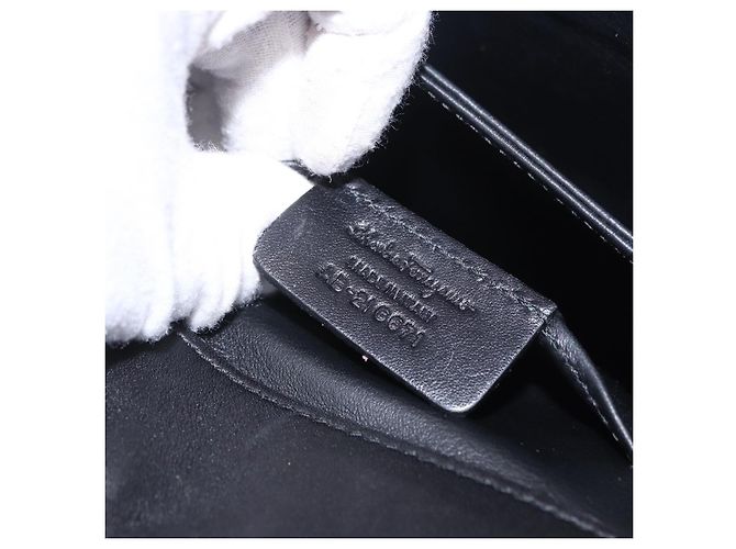 Borsa a tracolla Salvatore Ferragamo Gancini Chain in pelle nera e oro autentica 204374A - vista 11