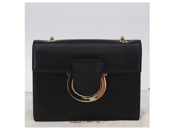 Borsa a tracolla Salvatore Ferragamo Gancini Chain in pelle nera e oro autentica 204374A - vista 12