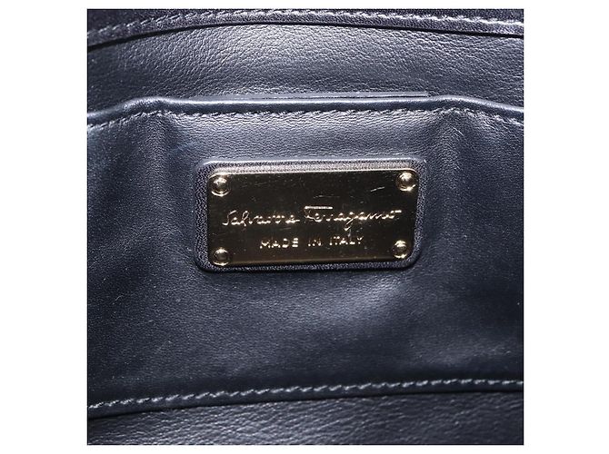 Borsa a tracolla Salvatore Ferragamo Gancini Chain in pelle nera e oro autentica 204374A - vista 23