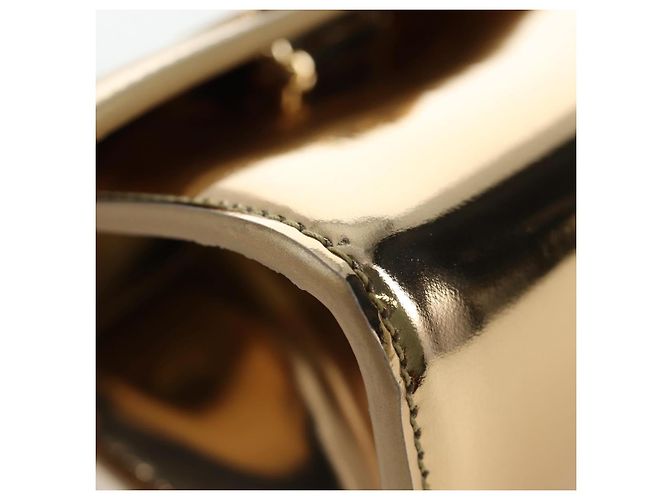 Borsa a tracolla Salvatore Ferragamo Gancini in pelle metallizzata Oro Auth 203812V - vista 16