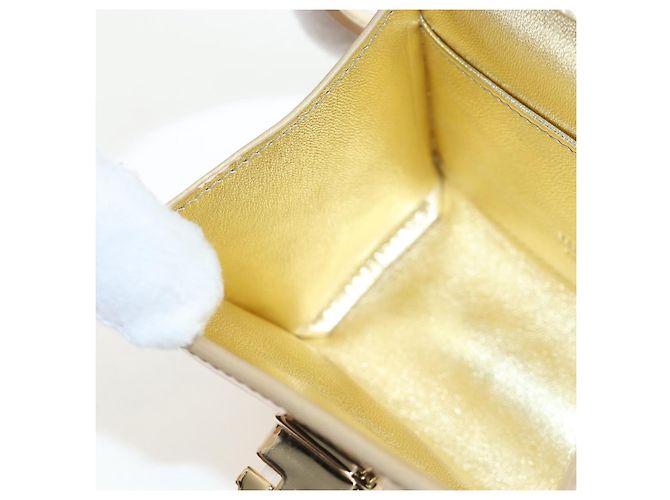 Borsa a tracolla Salvatore Ferragamo Gancini in pelle metallizzata Oro Auth 203812V - vista 24