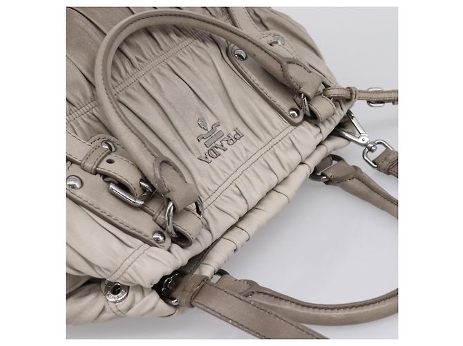 Bolso de mano Prada Gathered de piel 2way Gris Plata Auth 204095V Castaño - vista 14