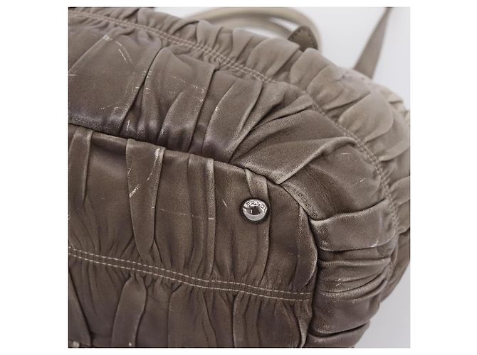 Bolso de mano Prada Gathered de piel 2way Gris Plata Auth 204095V Castaño - vista 17