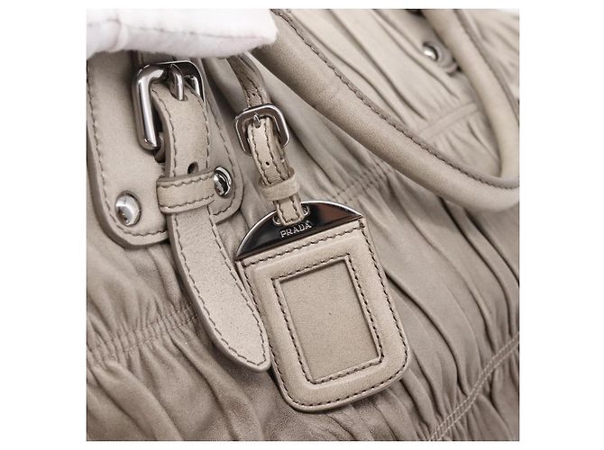 Bolso de mano Prada Gathered de piel 2way Gris Plata Auth 204095V Castaño - vista 27