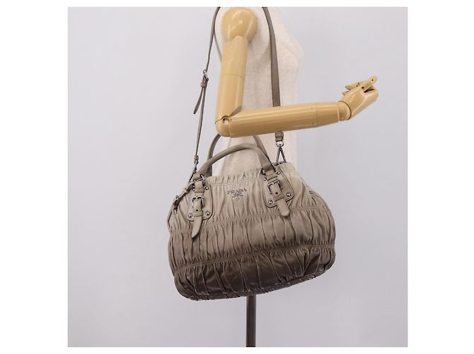 Bolso de mano Prada Gathered de piel 2way Gris Plata Auth 204095V Castaño - vista 28