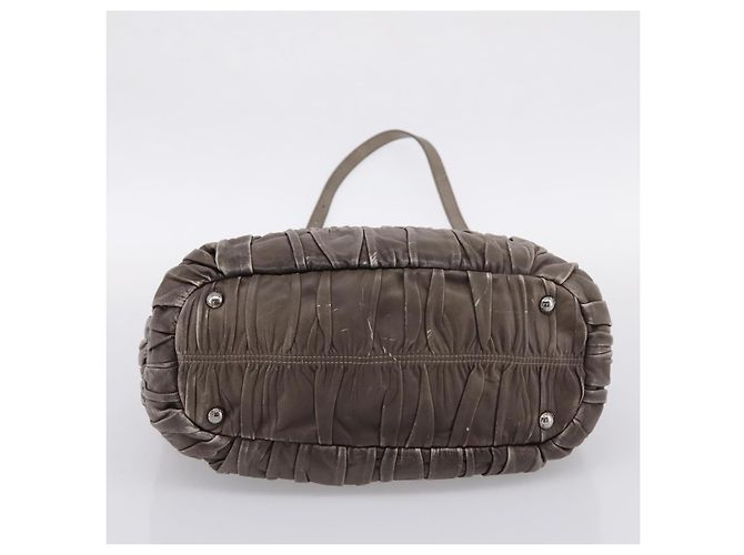 Bolso de mano Prada Gathered de piel 2way Gris Plata Auth 204095V Castaño - vista 5