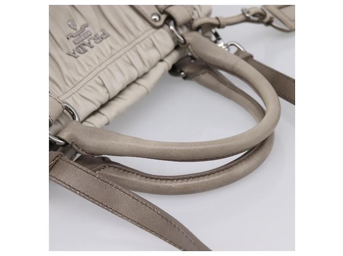 Bolso de mano Prada Gathered de piel 2way Gris Plata Auth 204095V Castaño - vista 6