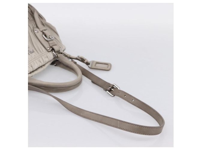 Bolso de mano Prada Gathered de piel 2way Gris Plata Auth 204095V Castaño - vista 7
