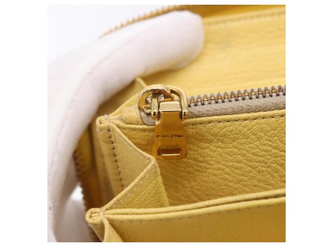 Cartera larga Miu Miu de piel Amarillo Oro Auth 200735A Dorado - vista 29