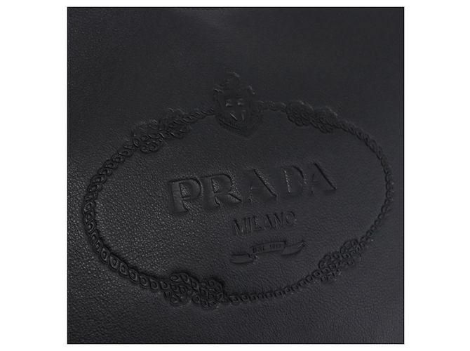 Bolsa de Ombro PRADA em Couro Preto e Dourado Auth ka6289M - vista 14