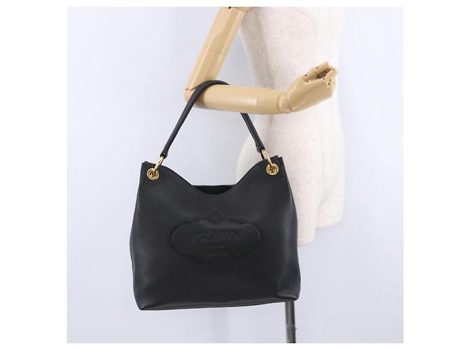 Bolsa de Ombro PRADA em Couro Preto e Dourado Auth ka6289M - vista 20