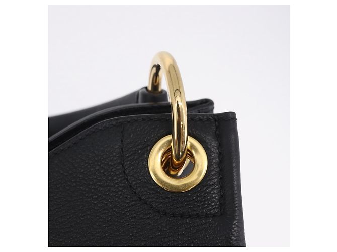 Bolsa de Ombro PRADA em Couro Preto e Dourado Auth ka6289M - vista 8