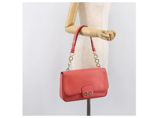 Borsa a tracolla Salvatore Ferragamo Gancini Chain in pelle Pink Gold Auth 204648A Rosa - vista 26