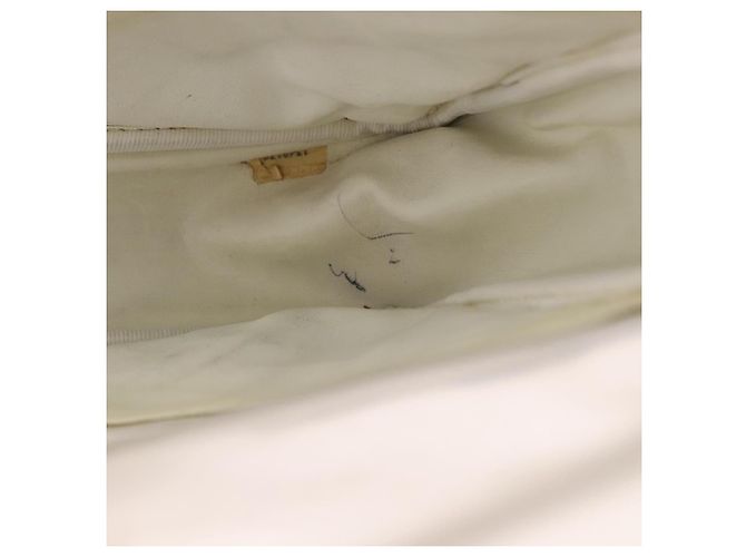 Bolsa de Ombro CHANEL Matelasse com Corrente em Vinil Branco com Detalhes Dourados CC Auth 201328 - vista 11
