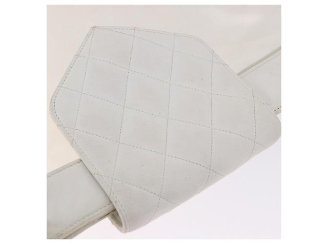 Bolsa de Ombro CHANEL Matelasse com Corrente em Vinil Branco com Detalhes Dourados CC Auth 201328 - vista 23