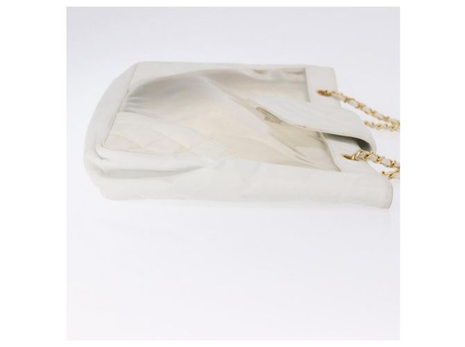 Bolsa de Ombro CHANEL Matelasse com Corrente em Vinil Branco com Detalhes Dourados CC Auth 201328 - vista 3