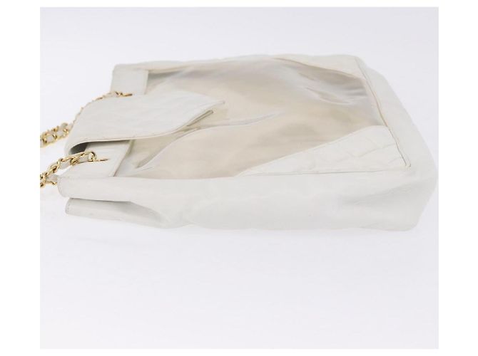 Bolsa de Ombro CHANEL Matelasse com Corrente em Vinil Branco com Detalhes Dourados CC Auth 201328 - vista 4