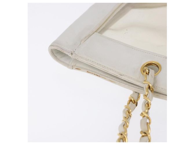 Bolsa de Ombro CHANEL Matelasse com Corrente em Vinil Branco com Detalhes Dourados CC Auth 201328 - vista 8