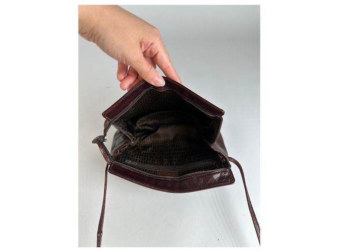 Zucchino Vintage Fendi Gesteppte Leder-Umhängetasche mit Klappe Ende der 1990er Dunkelbraun - Ansicht 13