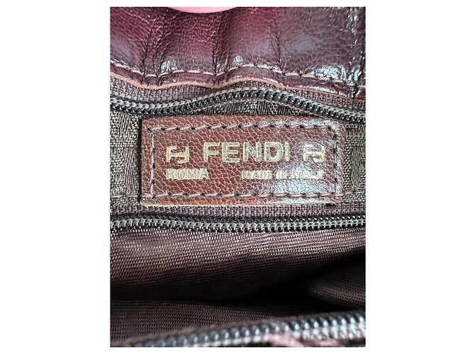 Zucchino Vintage Fendi Gesteppte Leder-Umhängetasche mit Klappe Ende der 1990er Dunkelbraun - Ansicht 5