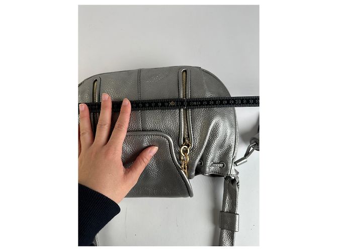 Vintage See by Chloé Crossbody-Tasche mit Klappe aus Narbenleder ca. Mitte der 2000er Silber Metallisch - Ansicht 10