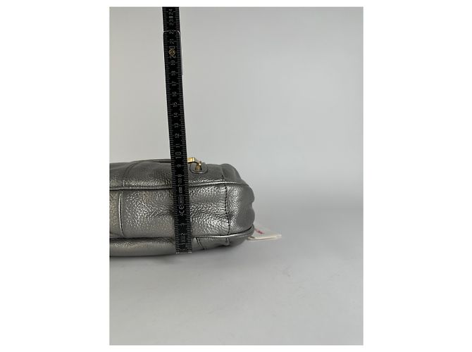 Vintage See by Chloé Crossbody-Tasche mit Klappe aus Narbenleder ca. Mitte der 2000er Silber Metallisch - Ansicht 13