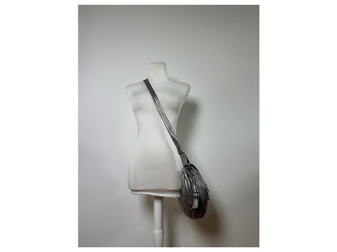 Vintage See by Chloé Crossbody-Tasche mit Klappe aus Narbenleder ca. Mitte der 2000er Silber Metallisch - Ansicht 9