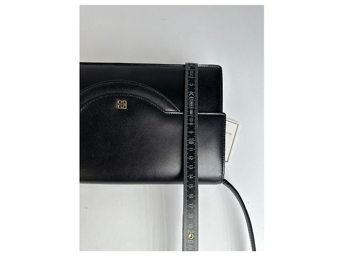Vintage Givenchy 4G Logo Leder-Crossbody-Bag mit Klappe Ende der 1980er Jahre Schwarz - Ansicht 10
