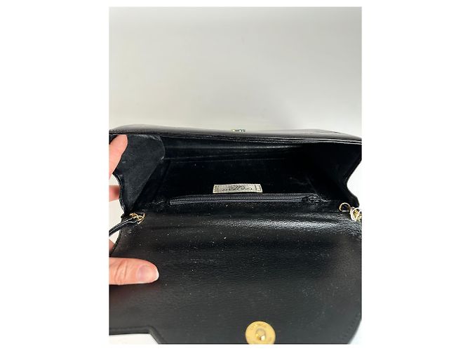 Vintage Givenchy 4G Logo Leder-Crossbody-Bag mit Klappe Ende der 1980er Jahre Schwarz - Ansicht 3