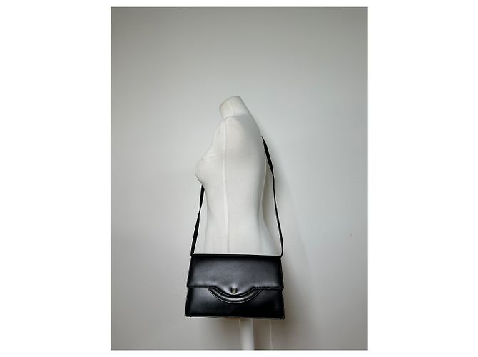 Vintage Givenchy 4G Logo Leder-Crossbody-Bag mit Klappe Ende der 1980er Jahre Schwarz - Ansicht 5