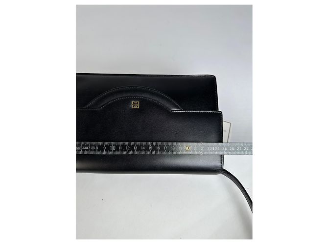 Vintage Givenchy 4G Logo Leder-Crossbody-Bag mit Klappe Ende der 1980er Jahre Schwarz - Ansicht 9
