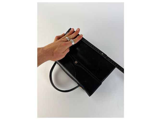 Vintage Givenchy 4G Logo Strukturierte Ledertasche Ende der 1970er Jahre Schwarz - Ansicht 7