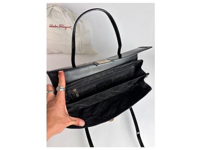 Gancini Salvatore Ferragamo Vintage Ferragamo Patent Structured Top-Handle Bag Late 1990s Black - view 3