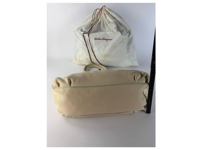 Gancini Salvatore Ferragamo Vintage Ferragamo Soft Leather Hobo Bag Mid-2000s Ivory White - view 10