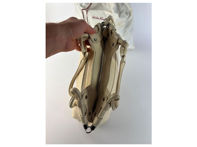 Gancini Salvatore Ferragamo Vintage Ferragamo Soft Leather Hobo Bag Mid-2000s Ivory White - view 11