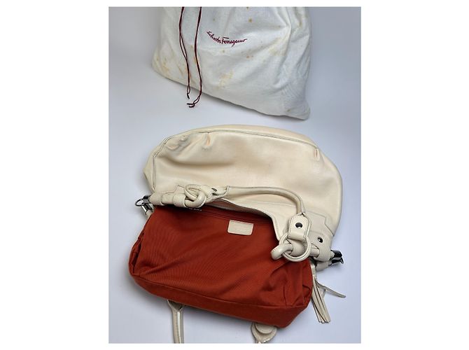 Gancini Salvatore Ferragamo Vintage Ferragamo Soft Leather Hobo Bag Mid-2000s Ivory White - view 3
