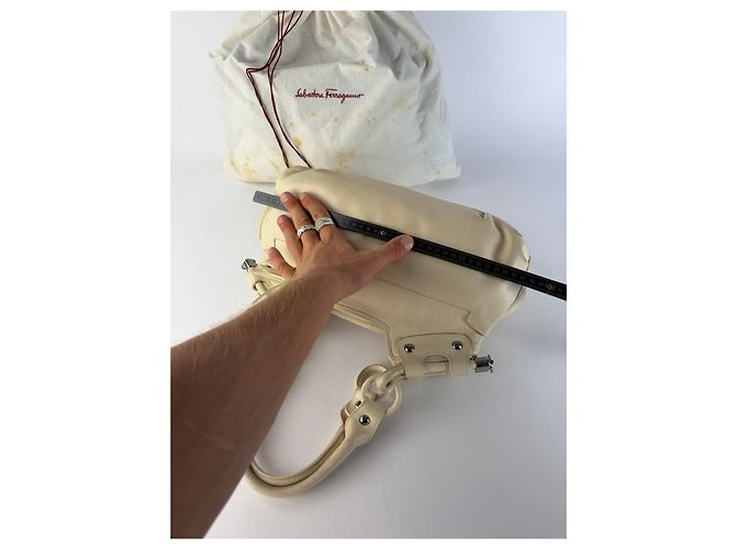 Gancini Salvatore Ferragamo Vintage Ferragamo Soft Leather Hobo Bag Mid-2000s Ivory White - view 8