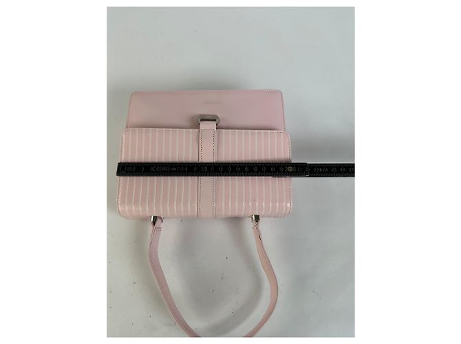 Vintage Courreges Schultertasche mit Klappe aus hellrosa Leder ca. Anfang der 2000er Jahre Pink - Ansicht 7
