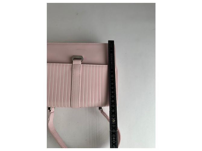 Vintage Courreges Schultertasche mit Klappe aus hellrosa Leder ca. Anfang der 2000er Jahre Pink - Ansicht 8