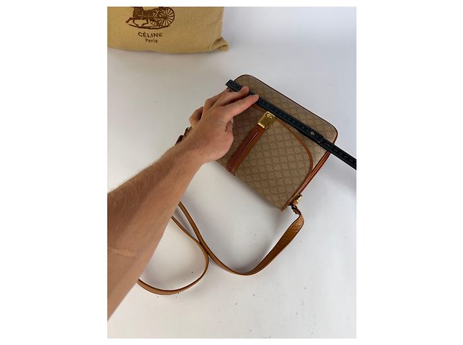 Triomphe Céline Vintage Celine Macadam Canvas Schultertasche mit Klappe c. 2006 Beige Brown - Ansicht 11