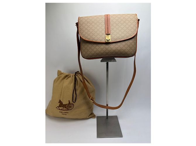 Triomphe Céline Vintage Celine Macadam Canvas Schultertasche mit Klappe c. 2006 Beige Brown - Ansicht 14