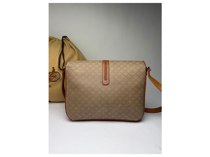 Triomphe Céline Vintage Celine Macadam Canvas Schultertasche mit Klappe c. 2006 Beige Brown - Ansicht 15